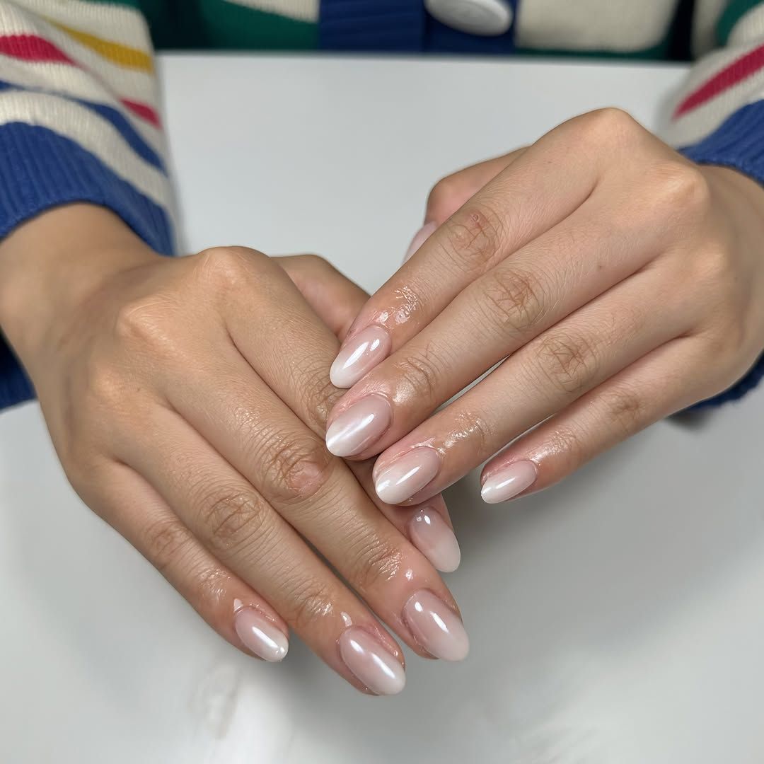 Melkwitte amandelnagels