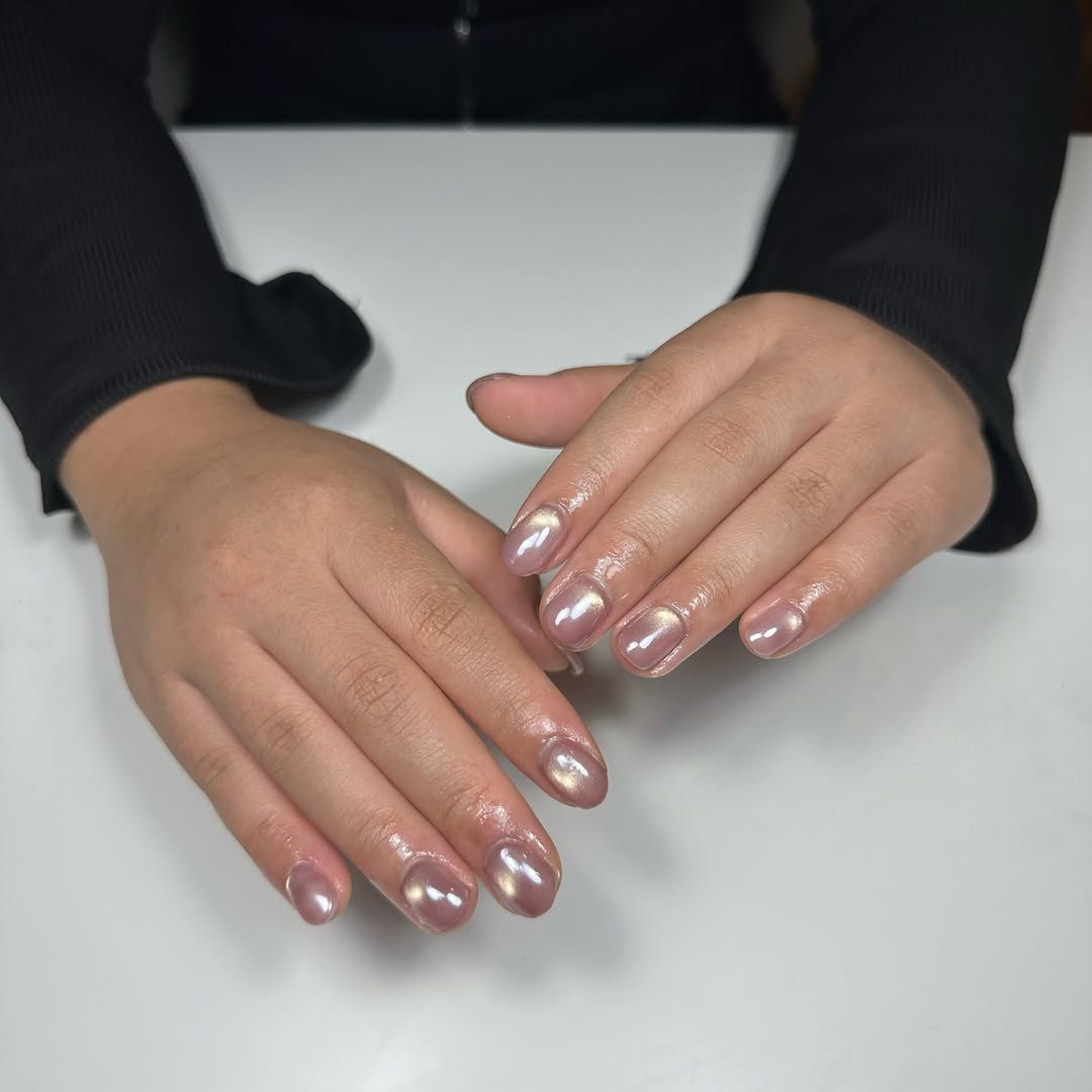 Parelmoer chrome op natuurlijke nagels