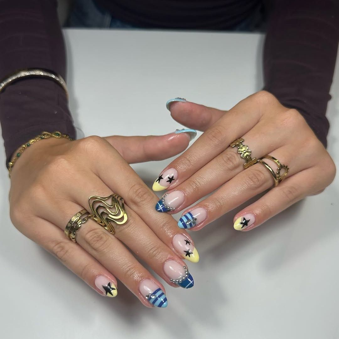 Sterren en streepjes in blauw, geel en wit